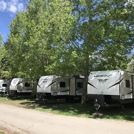 Rundle Mountain Rv Park Hotell Canmore Exteriör bild