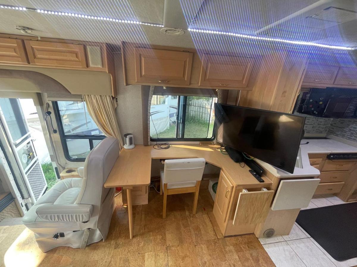 Rundle Mountain Rv Park Hotell Canmore Exteriör bild