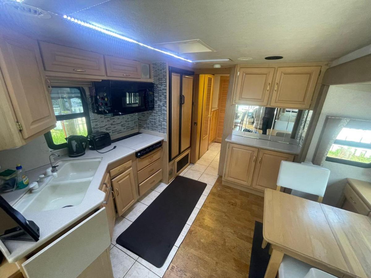 Rundle Mountain Rv Park Hotell Canmore Exteriör bild