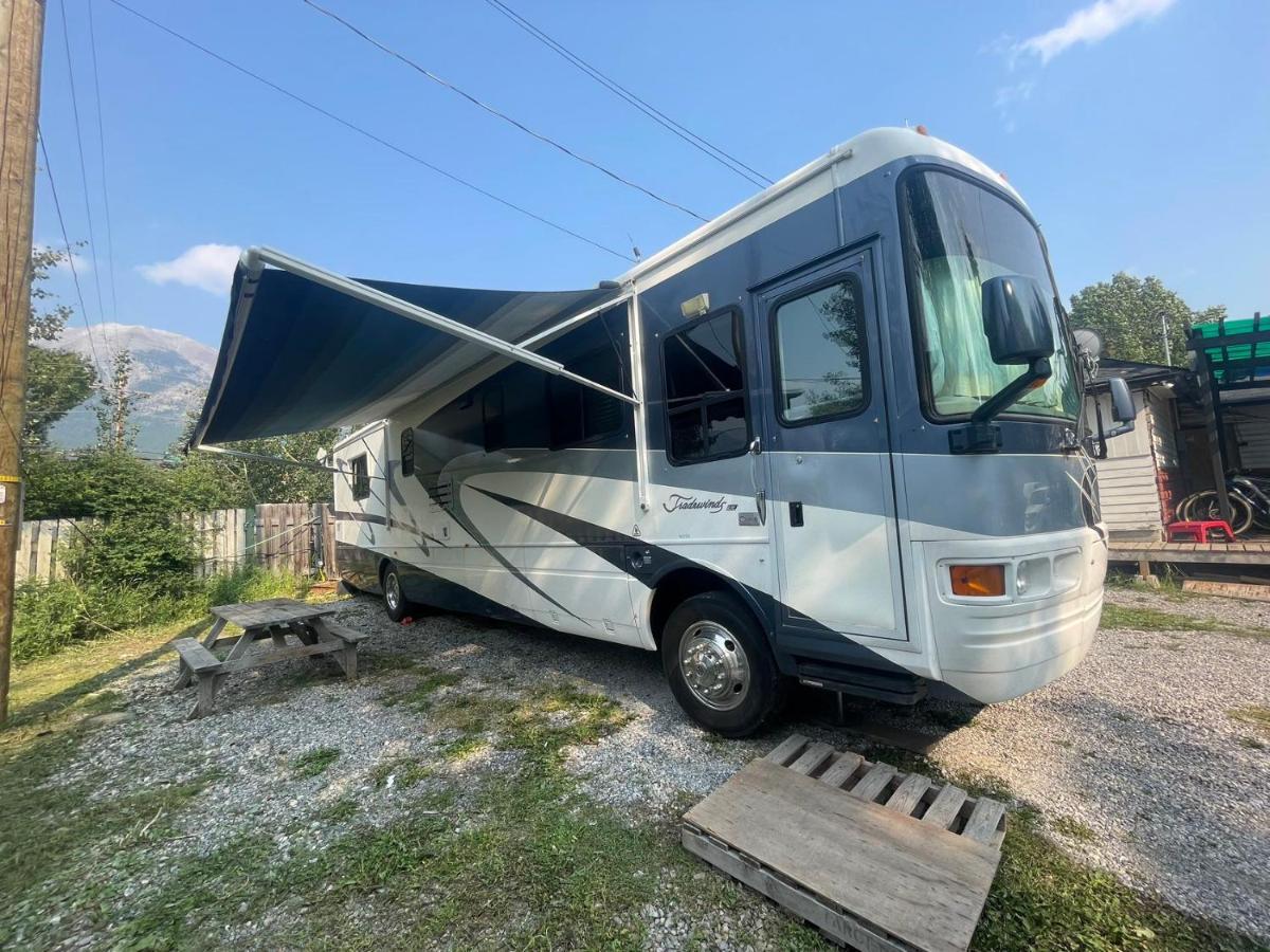 Rundle Mountain Rv Park Hotell Canmore Exteriör bild