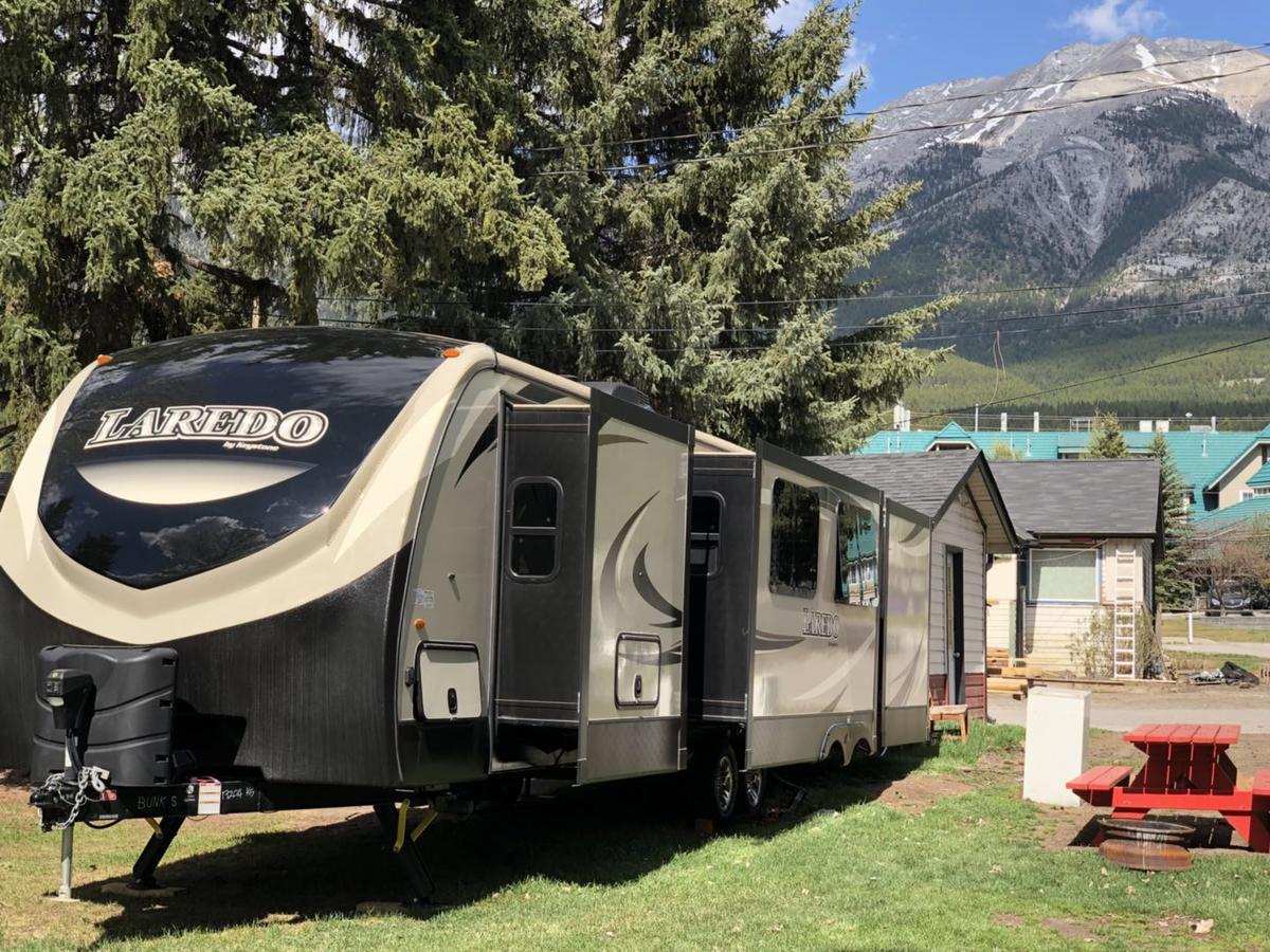 Rundle Mountain Rv Park Hotell Canmore Exteriör bild