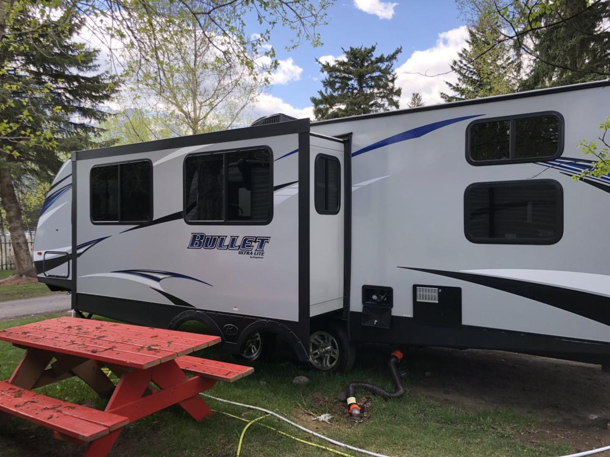 Rundle Mountain Rv Park Hotell Canmore Exteriör bild