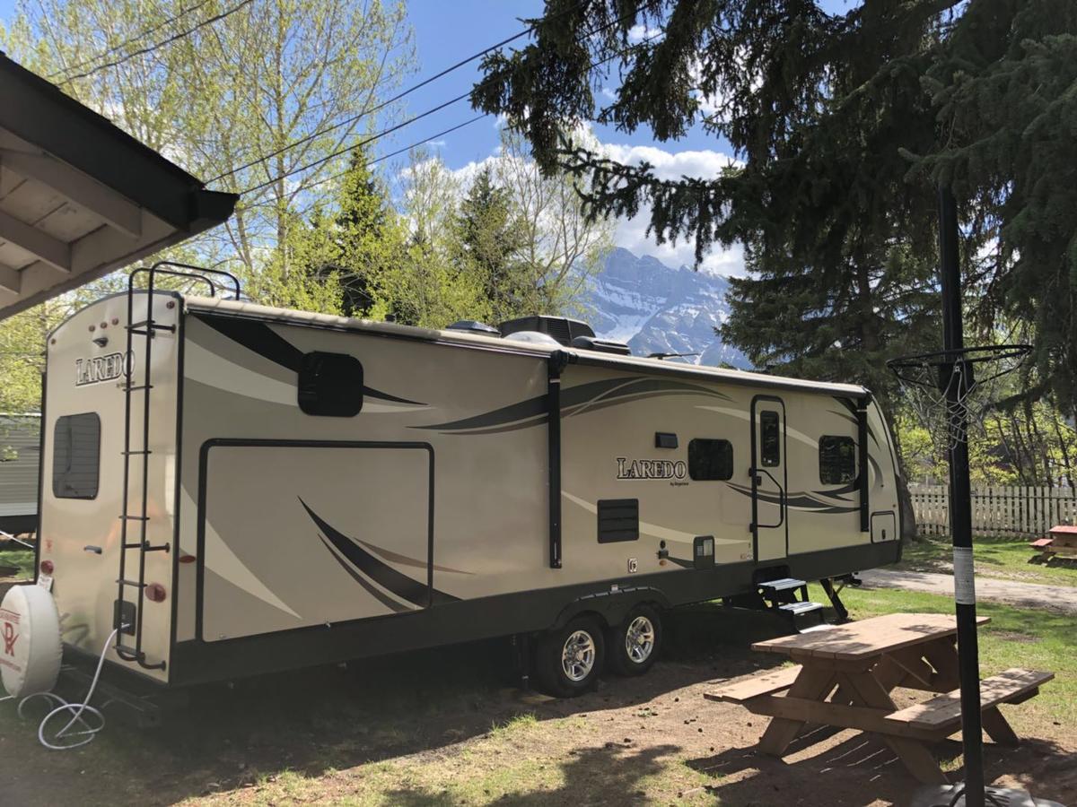 Rundle Mountain Rv Park Hotell Canmore Exteriör bild