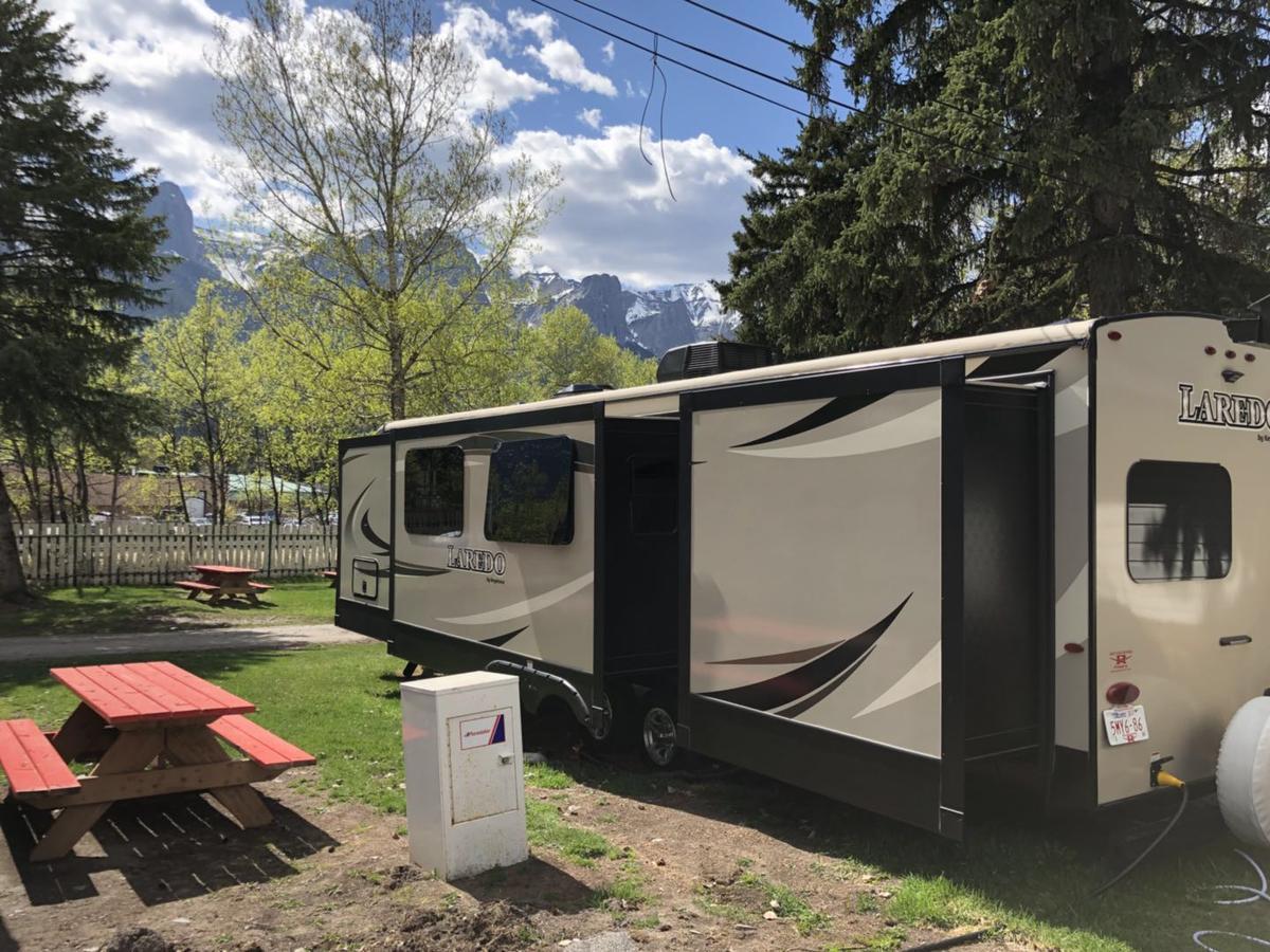 Rundle Mountain Rv Park Hotell Canmore Exteriör bild