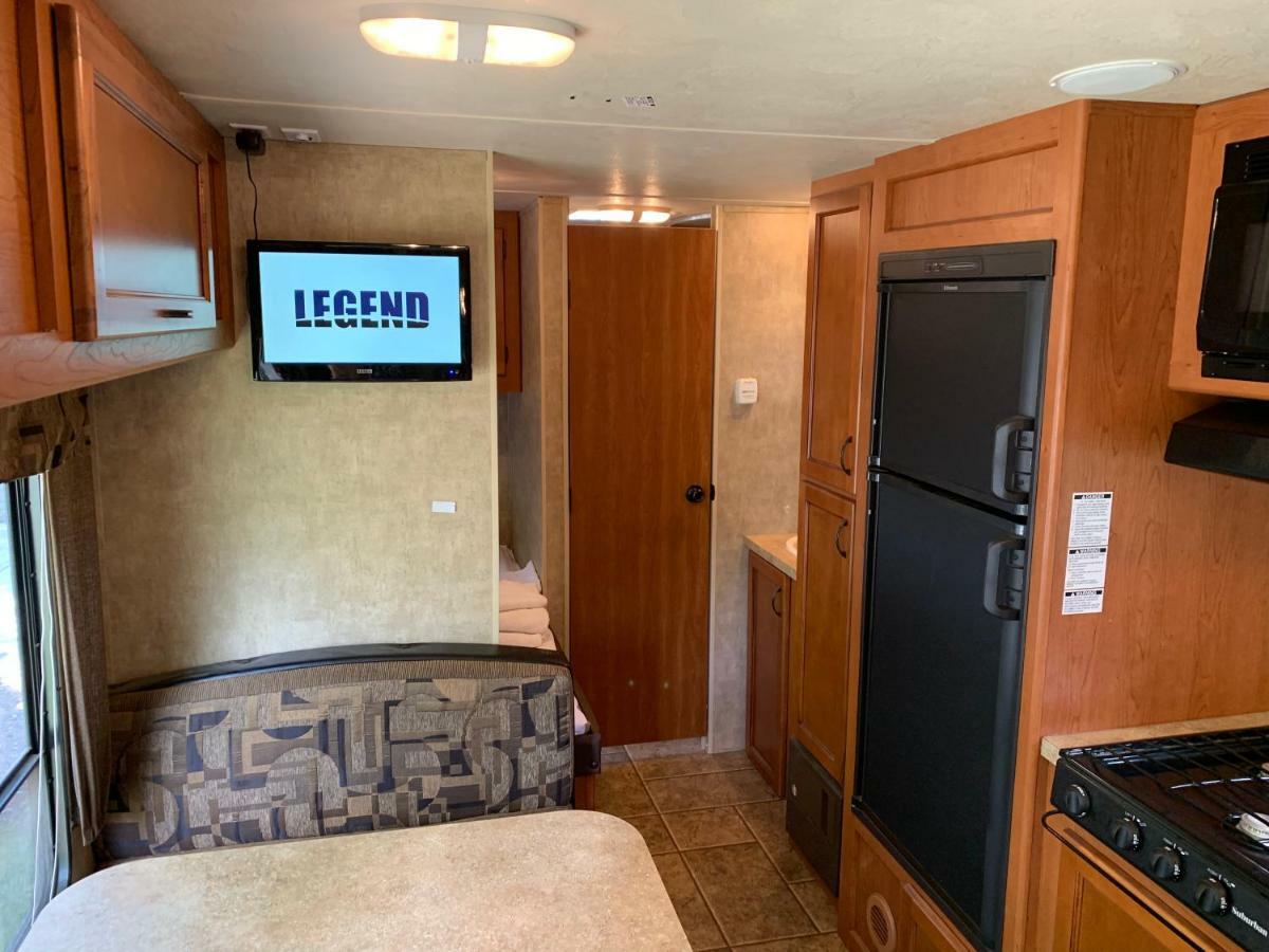 Rundle Mountain Rv Park Hotell Canmore Exteriör bild